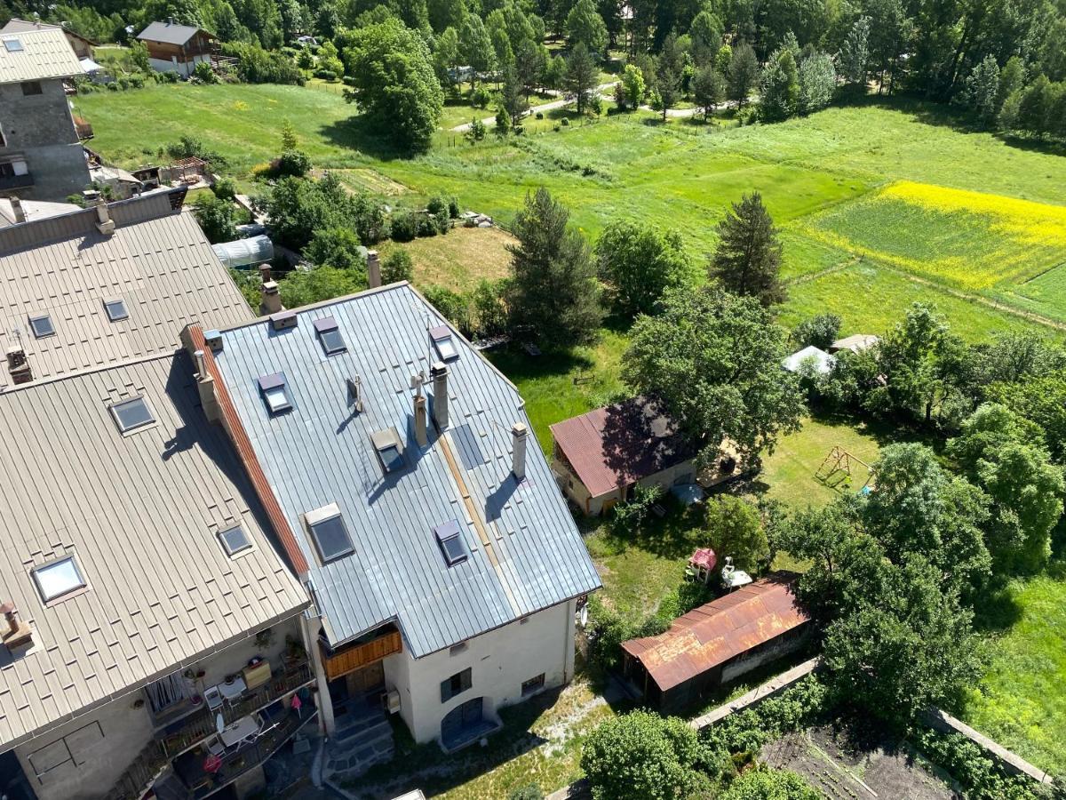 Appartement Dans Une Maison De Pays 布里昂松 外观 照片